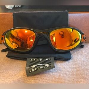 Super cool flamed sunglasses 🕶️ 👍🔥🔥Excellent condition!